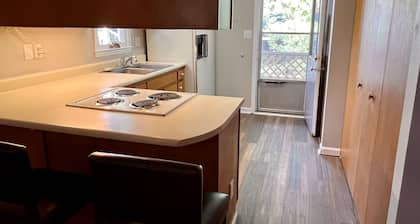 Private midtown getaway 10 mins from Downtown & Wrightsville Beach.