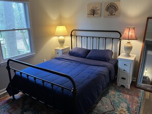 2 bedrooms, in-room safe, desk, iron/ironing board - Private midtown getaway 10 mins from Downtown & Wrightsville Beach. (Wilmington)