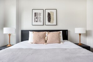 1 多间卧室、熨斗/熨衣板、WiFi、床单