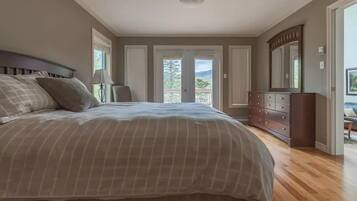 5 bedrooms, iron/ironing board, free WiFi, bed sheets