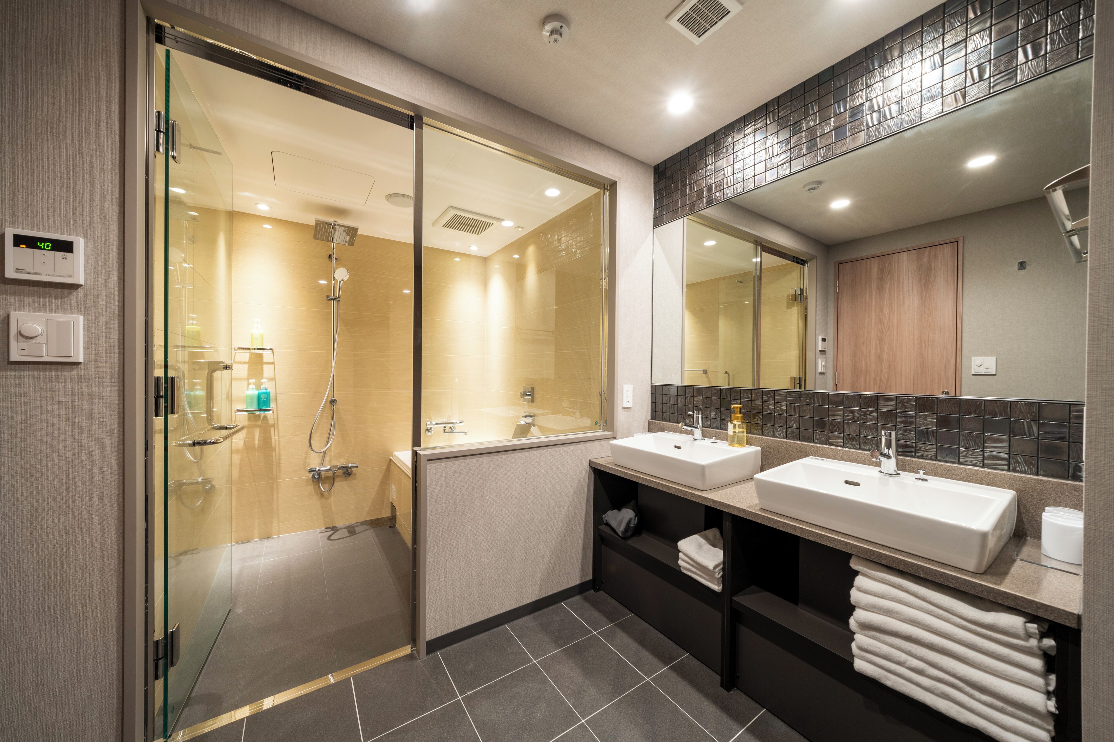 Premier Room, Non Smoking | Bathroom | Combined shower/bathtub, hair dryer, slippers, electronic bidet