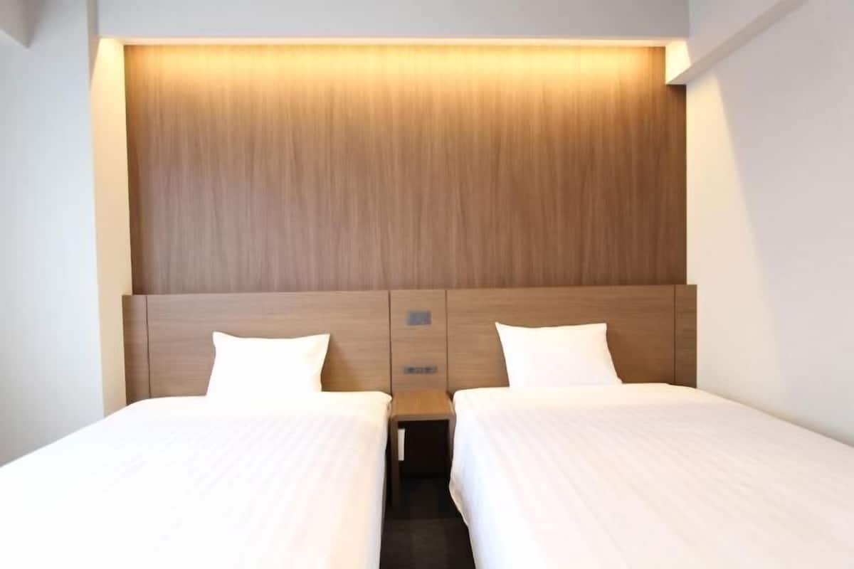 1 bedroom, memory foam beds, in-room safe, desk