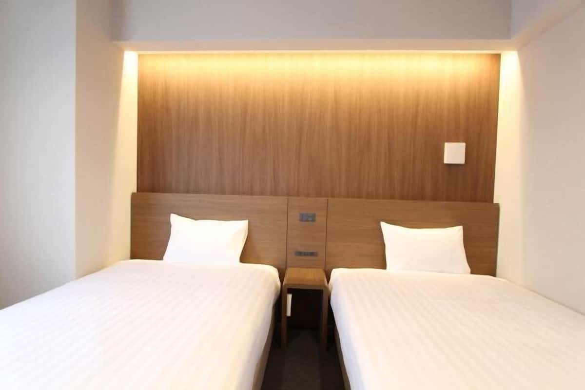 1 bedroom, memory foam beds, in-room safe, desk