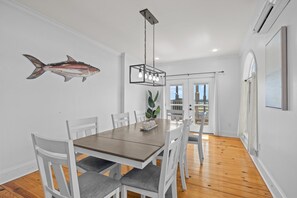 Dining - Shell Hill house Waterfront, kayaks, grill, pier (Sealevel)