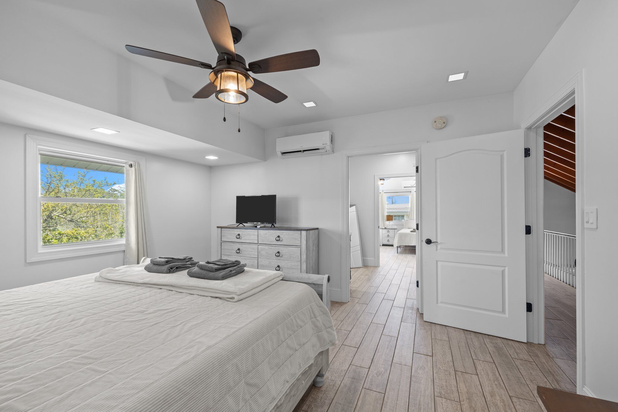 4 dormitoris, planxa i posts de planxar, un bressol de viatge i wifi 