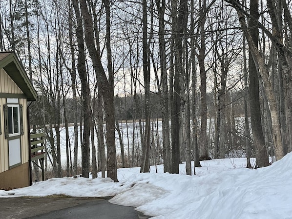 Property grounds - THE TRAILSIDE EAGLE'S NEST (Hurley)