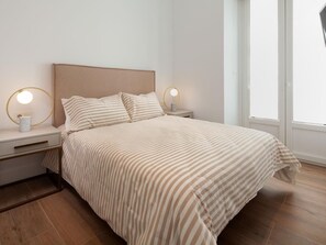 2 bedrooms, iron/ironing board, Internet, bed sheets