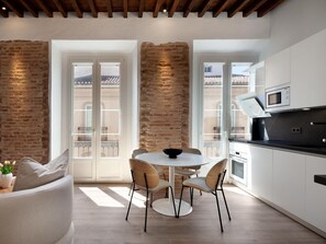 Fridge, microwave, oven, coffee/tea maker - INMálaga Apartments Hills-Downtown (Málaga)