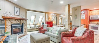 Walk to Slopes: Snowshoe Condo w/ Sunroom