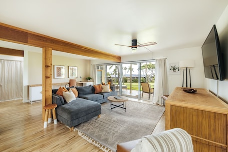Smart TV. The Olena at Keauhou Bay