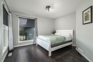 5 bedrooms, in-room safe, iron/ironing board, free WiFi