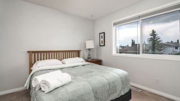 5 bedrooms, in-room safe, iron/ironing board, free WiFi