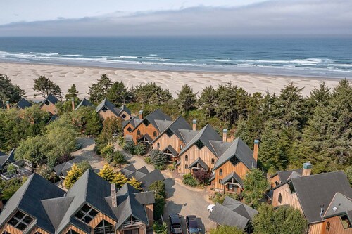 Agate Beach Chalet Newport Oregon-Private Hot Tub-Pet Friendly