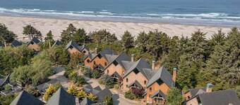 Agate Beach Chalet Newport Oregon-Private Hot Tub-Pet Friendly
