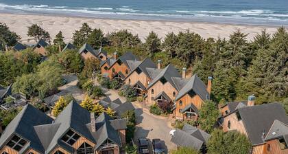 Agate Beach Chalet Newport Oregon-Private Hot Tub-Pet Friendly