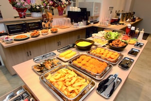 Desayuno buffet todos los días (con cargo)