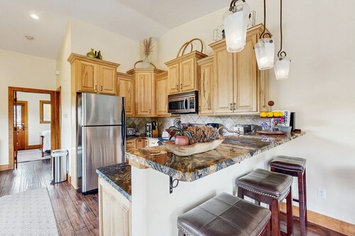 Luxe downtown condo with mountain views, balcony, grill, fireplace, & W/D