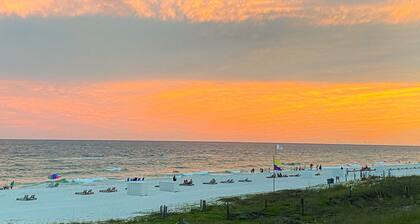 Dog-friendly condo in beachfront resort with pool, central AC & fast WiFi