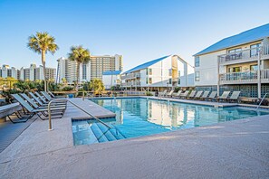 Pool - Stunning, remodeled condo on Cotton Bayou with shared dock & pool (Orange Beach)