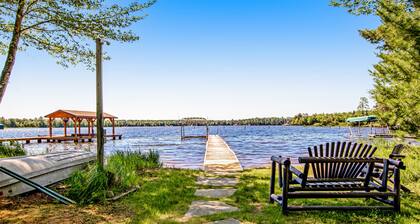 Modern lakefront home with private dock, AC, kayaks, canoe & screened porch