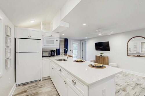 Dog-friendly Rehoboth Beach cottage steps from the beach & boardwalk with AC