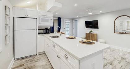 Dog-friendly Rehoboth Beach cottage steps from the beach & boardwalk with AC