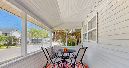 Dog-friendly Rehoboth Beach gem steps from beach & boardwalk with fast WiFi