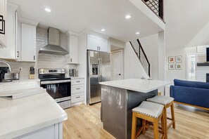 Fridge, microwave, oven, stovetop - Dog-friendly home with deck, gas fireplace, central AC, & washer/dryer (Fletcher)