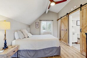 3 bedrooms, iron/ironing board, Internet, bed sheets