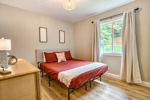 3 bedrooms, iron/ironing board, internet, bed sheets