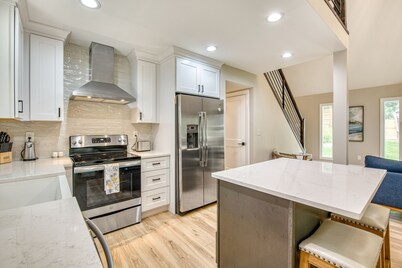 Dog-friendly home with deck, gas fireplace, central AC, & washer/dryer