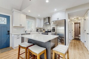 Fridge, microwave, oven, stovetop - Dog-friendly home with deck, gas fireplace, central AC, & washer/dryer (Fletcher)