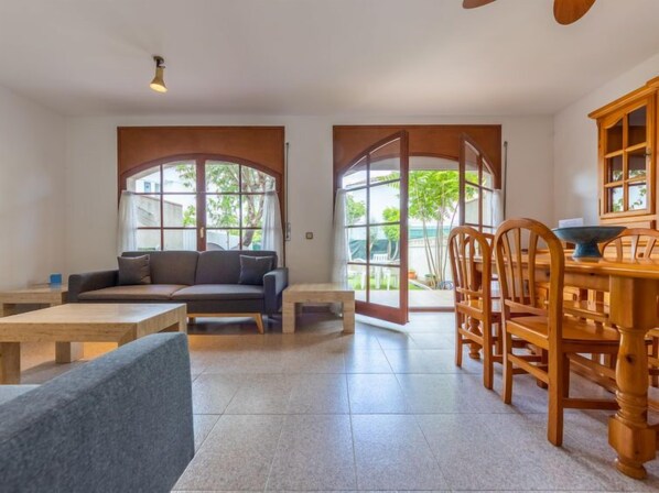 TV - Residencial Port Lligat by Interhome (Creixell)