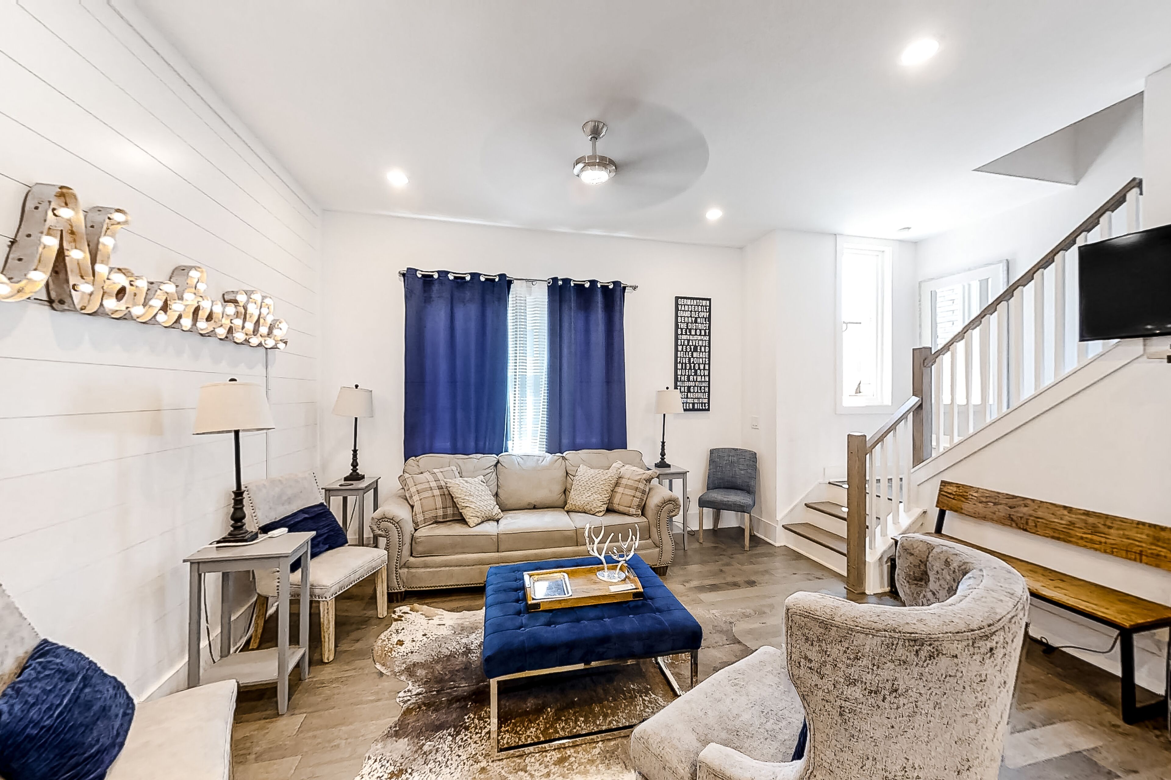 Contemporary townhouse with central AC & a full kitchen near shopping & dining