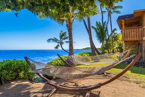 Property grounds - Tropical studio in oceanfront resort w/ pool, WiFi, & kitchenette - snowbirds OK (Kaunakakai)