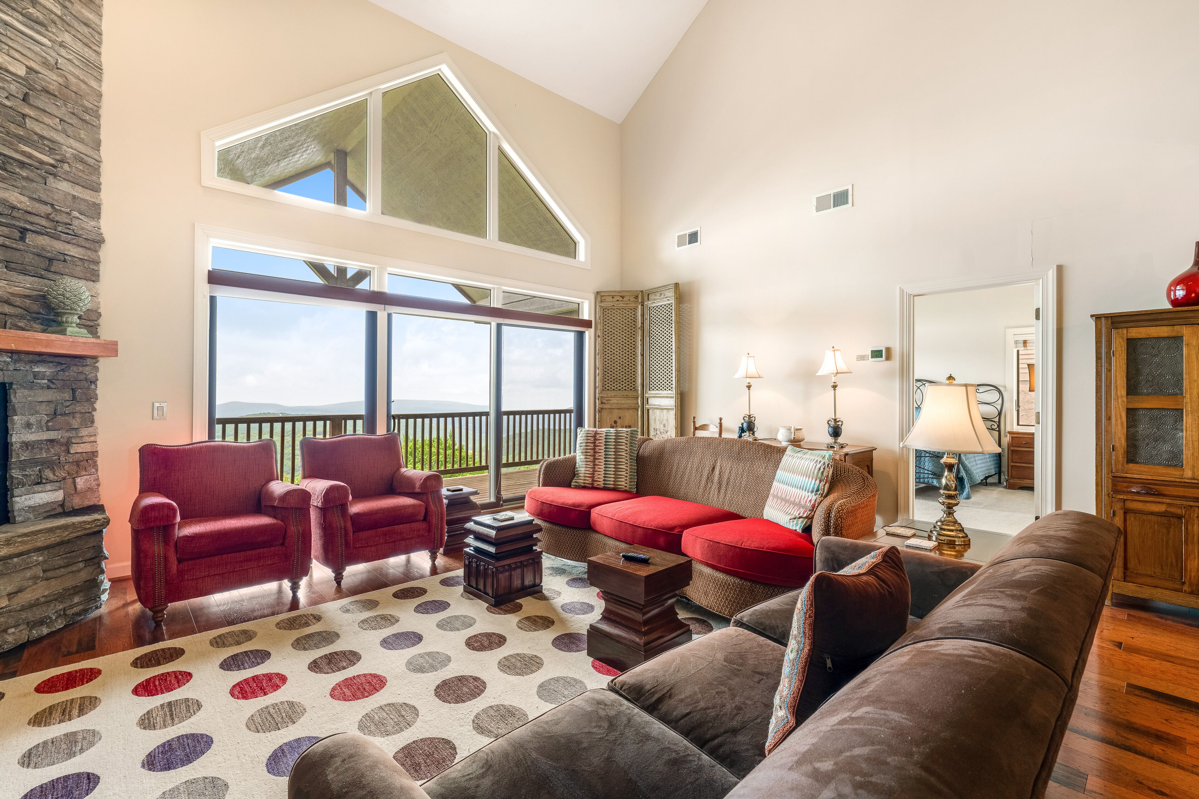 Two-story condo with stunning mountain view, gas fireplace - near slopes & golf