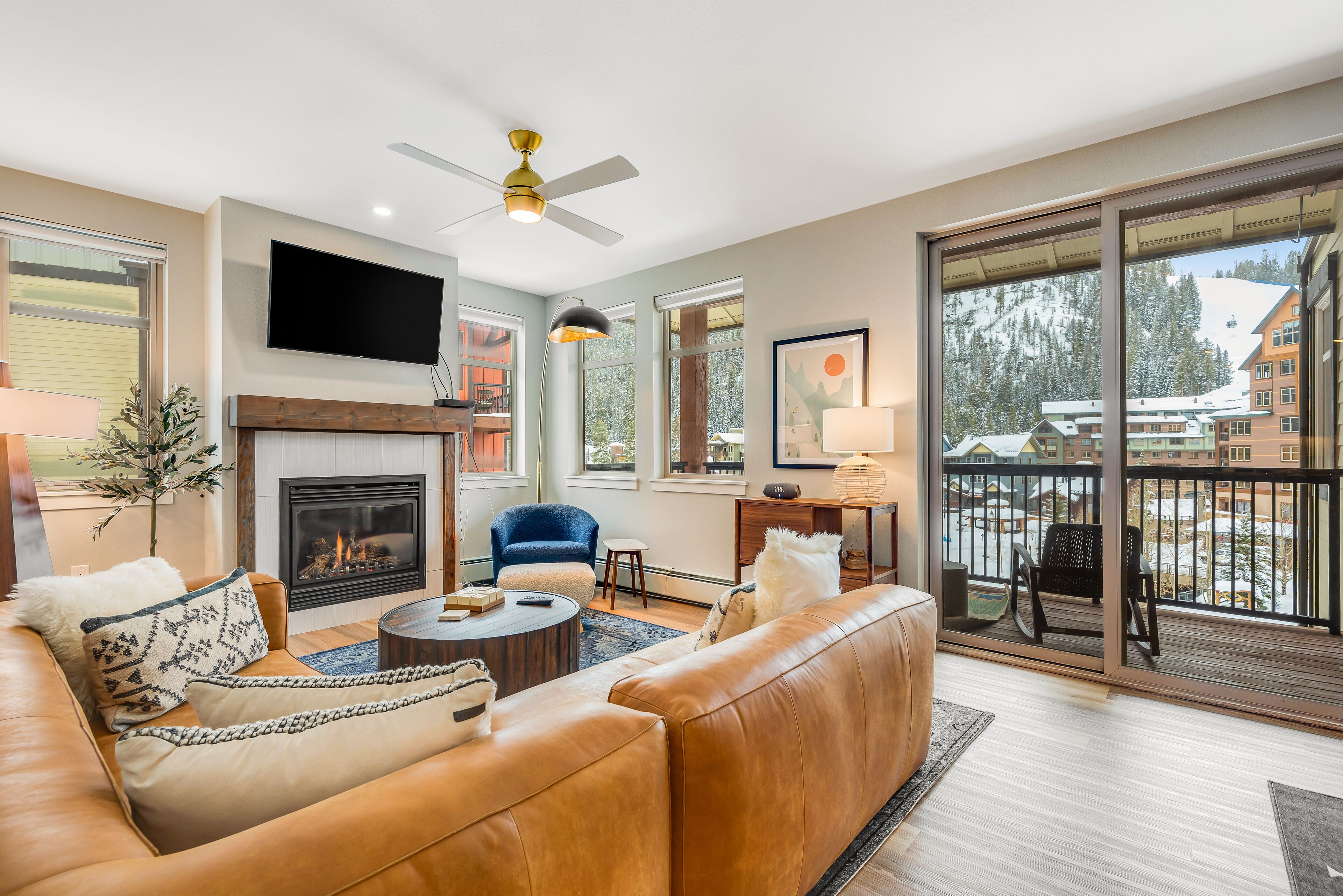 Fifth-floor condo with amazing ski/village view - walk to slopes