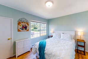 2 bedrooms, internet, bed sheets