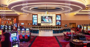 4 bares/lounges