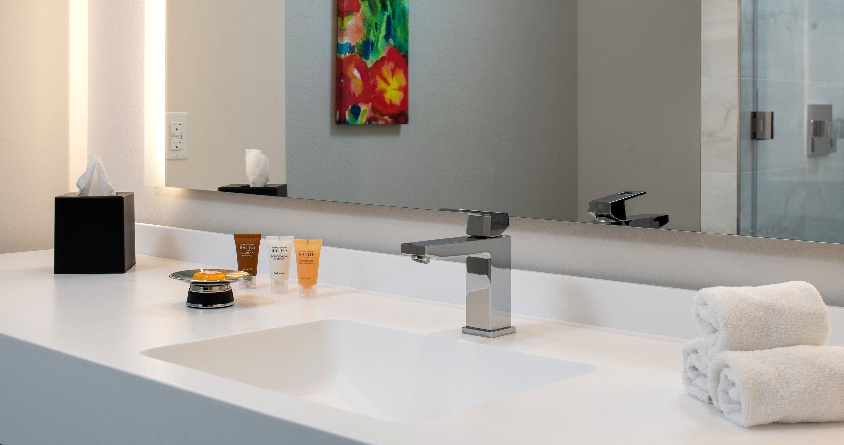 Soffione a pioggia, asciugacapelli, asciugamani