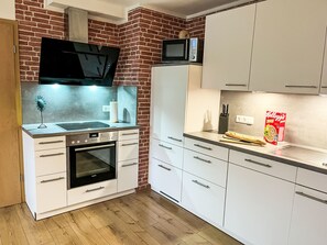 Kühlschrank, Ofen, Geschirrspüler, Toaster