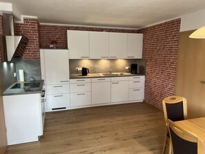 Kühlschrank, Ofen, Geschirrspüler, Toaster