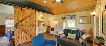 Quiet Country Escape: Fire Pit, Fish On-Site!