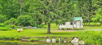 Quiet Country Escape: Fire Pit, Fish On-Site!