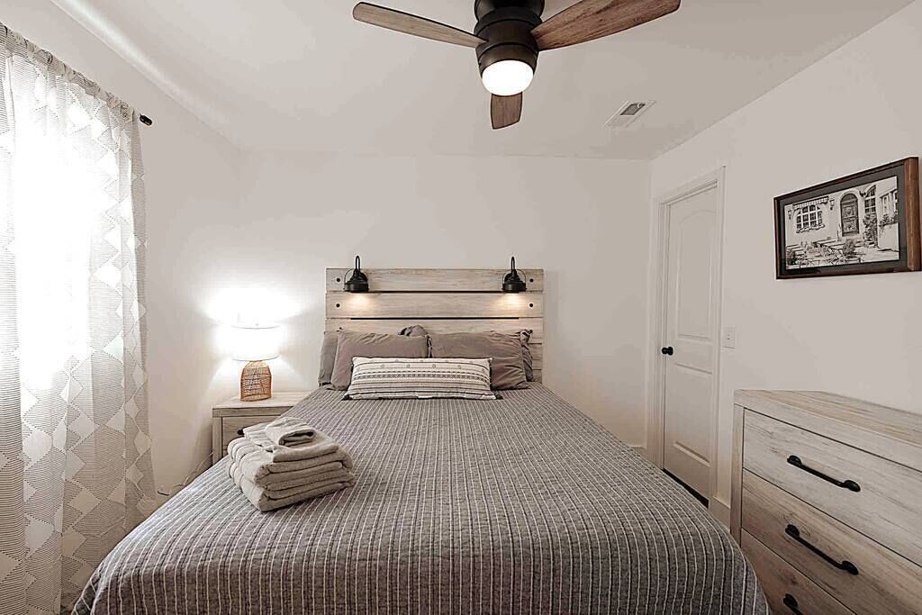 2 bedrooms, iron/ironing board, WiFi, bed sheets