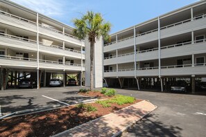 Exterior - Fantastic escape with beach access, pool, WiFi, & furnished balcony (Myrtle Beach)