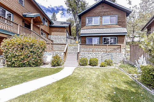 Lakefront home with gorgeous view, private dock & beach, & W/D - near Yosemite