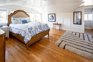3 bedrooms, iron/ironing board, travel crib, free WiFi
