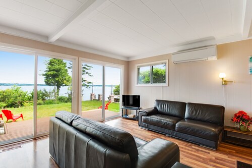 Bayview home near the border with a washer/dryer & deck - dogs welcome