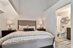 3 bedrooms, desk, iron/ironing board, free WiFi
